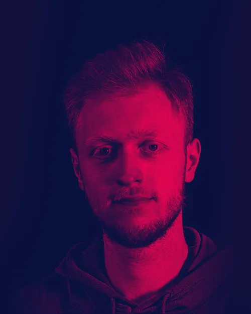 Portraitfoto von Nils Remigius, Junior Full-Stack Developer bei pixolith